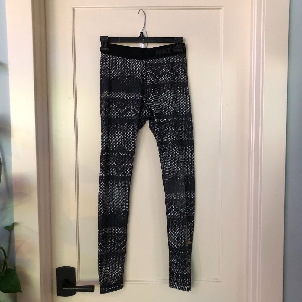 Nike Pro Grey Graphic Sweater Patterned Leggings